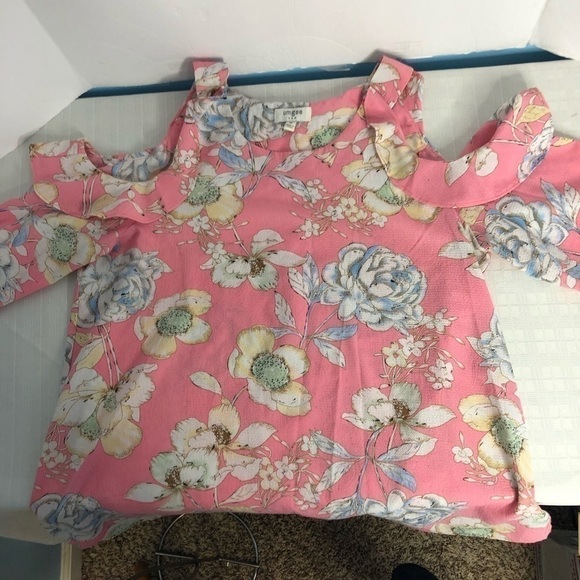 BEAUTIFUL sprig💰SALE 10.00 Cold shoulder - Picture 7 of 8